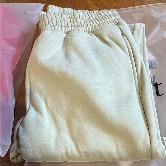 Comfrt Pants - NIB Comfrt Travel Essentials Sweatpants
